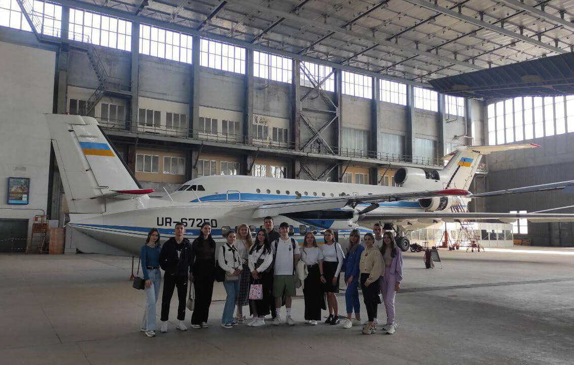 Excursion for students to the Training Hangar of NAU