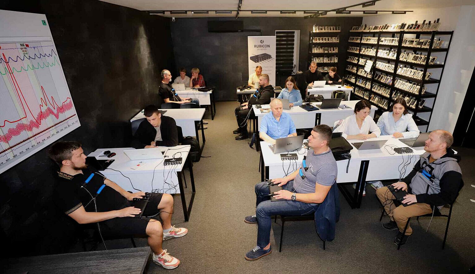 «Навчання проходить у’ центральному офісі Національної асоціації поліграфологів України у м. Києві, вул. Коновальця, 32-Г, Печерськ»